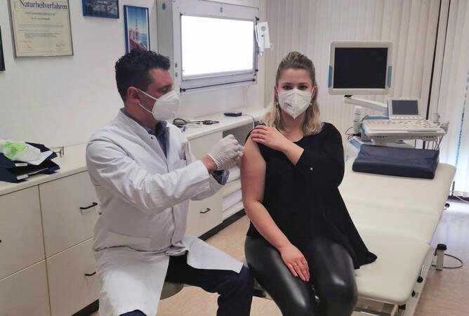 Startschuss für Corona-Impfungen in der m&i-Fachklinik Bad Pyrmont